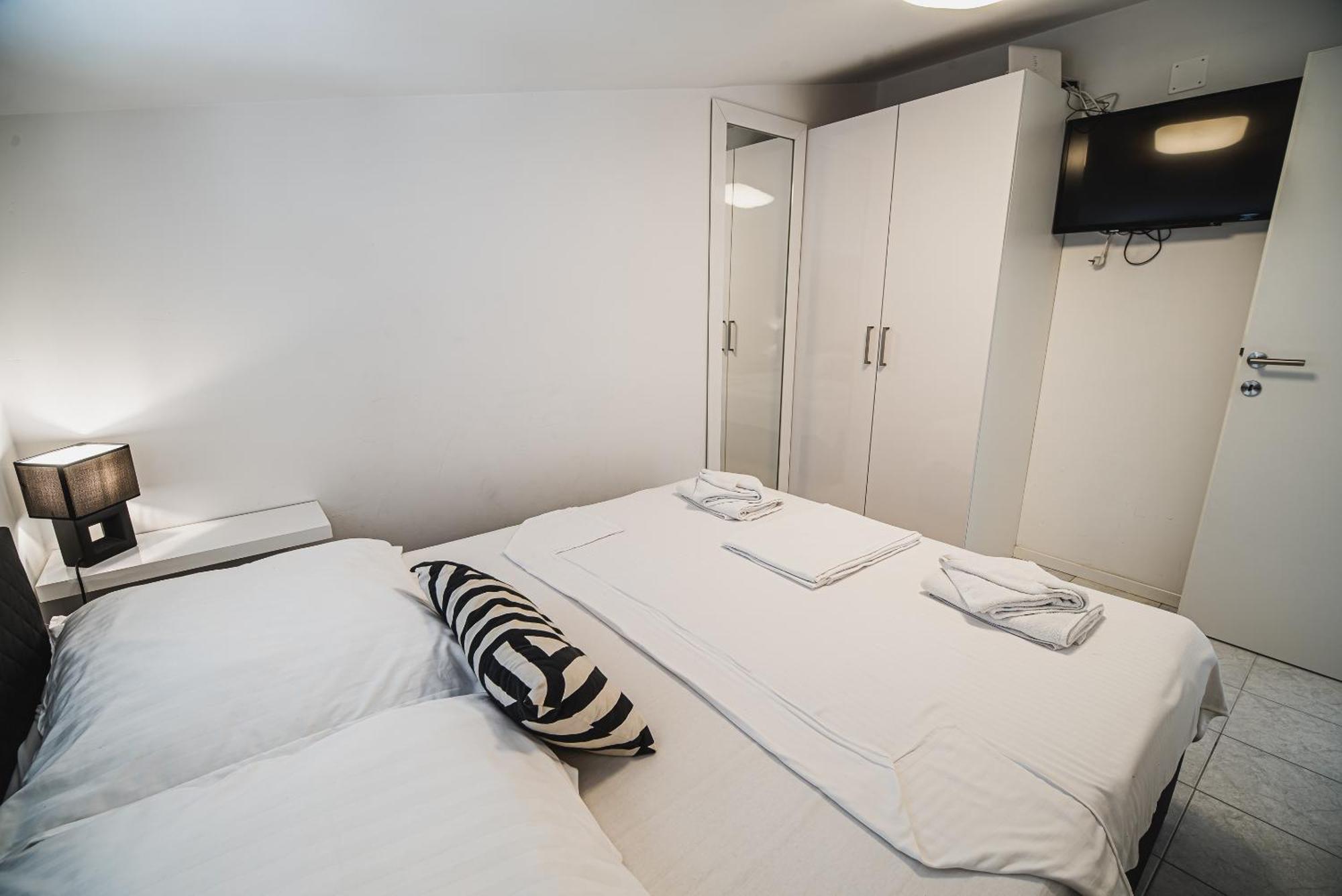 Downtown Park Apartments With Balcony Vodice Quarto foto