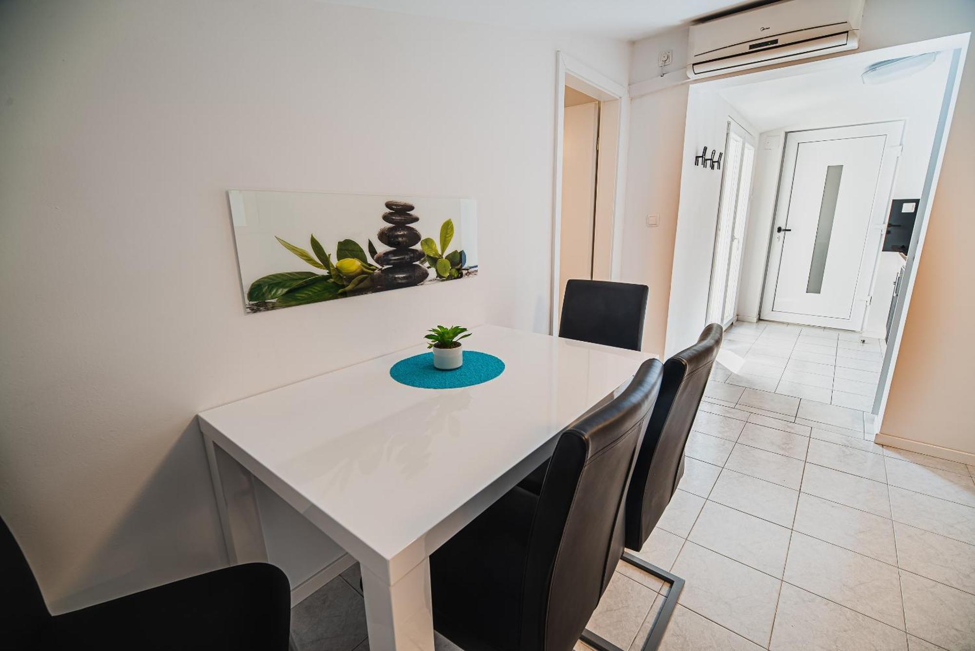 Downtown Park Apartments With Balcony Vodice Quarto foto