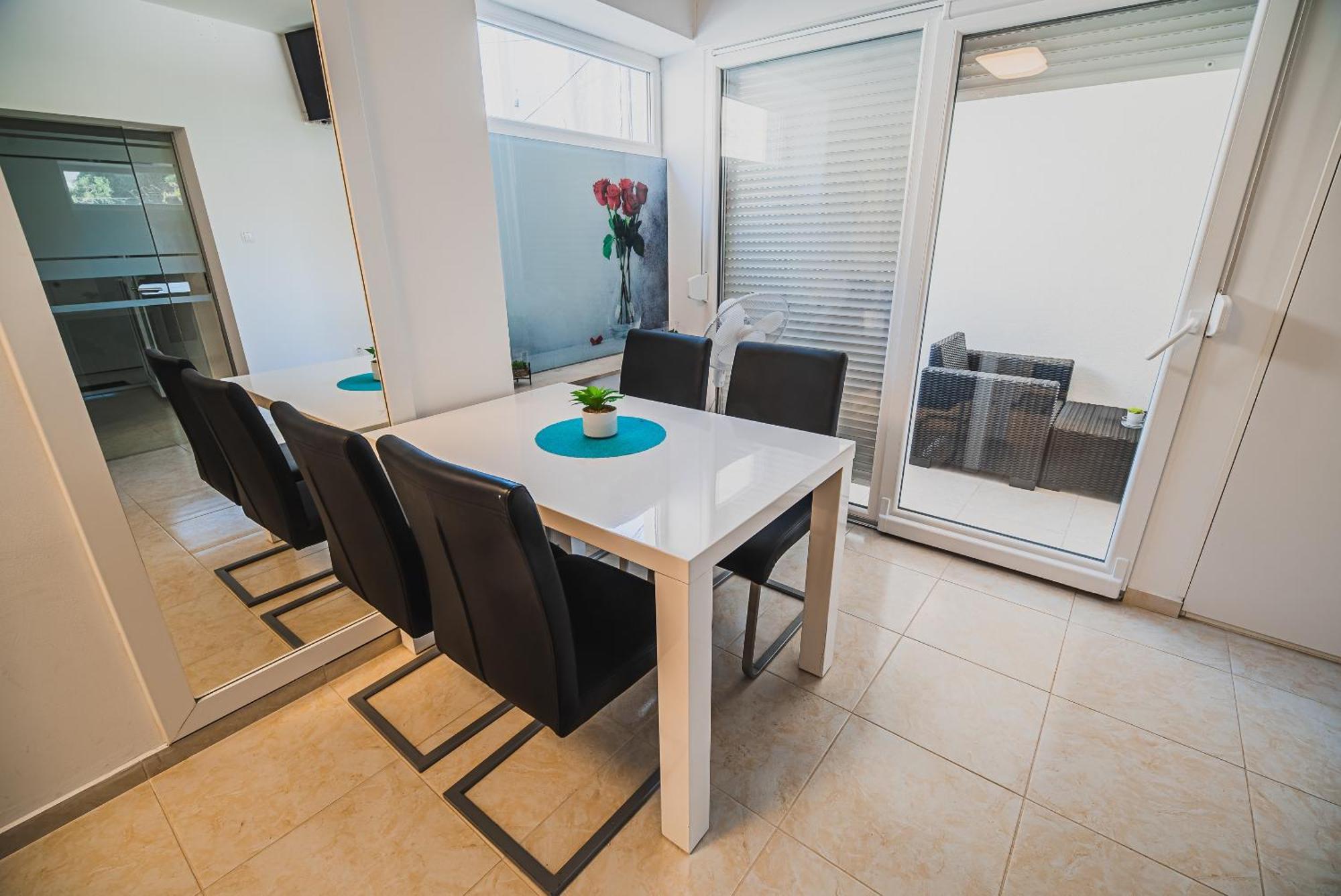 Downtown Park Apartments With Balcony Vodice Quarto foto